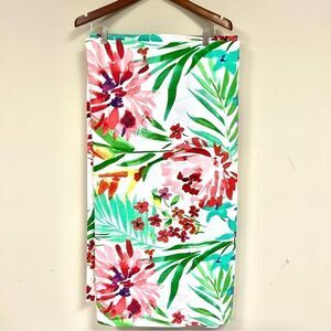 Signature Shower curtain tropical print. 71 x 71